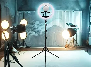 مقایسه انواع رینگ لایت: از مدل‌های رومیزی تا پایه‌دار بزرگ